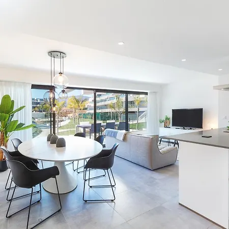 Luxury With 3 Bedrooms Apartament