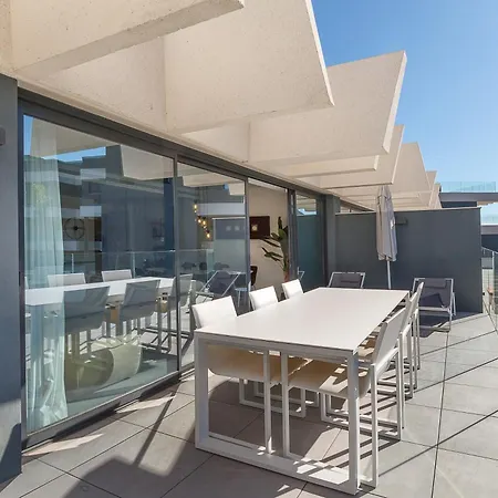 Luxury With 3 Bedrooms *