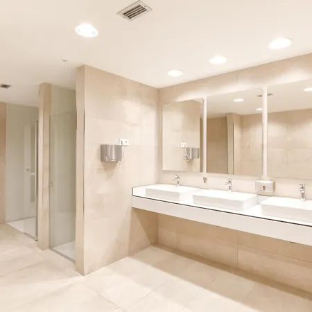 Luxury With 3 Bedrooms Apartment Estepona